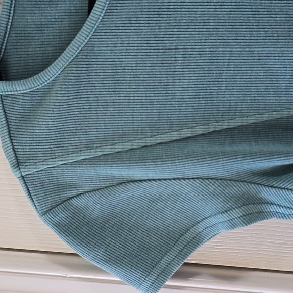 ARIZONA JEAN CO WOMEN'S JUNIORS SIZE GREEN RIBBED CROP TOP SIZE LARGE - Picture 3 of 10